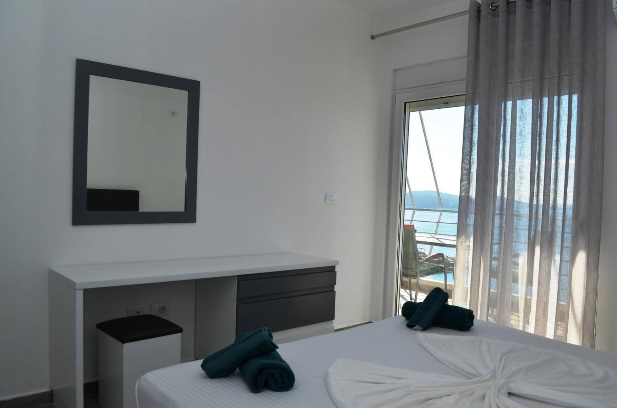 Wonderful View Apartments Sarandë Exterior foto